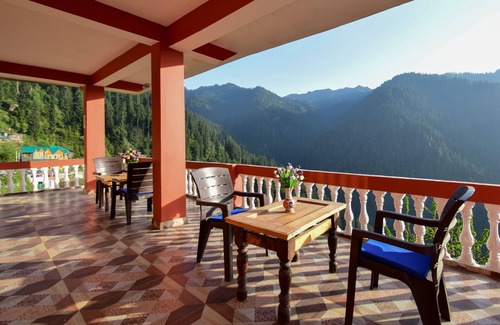 Shoja House | Abhishek Homestay: Your Cozy Retreat Amid Shoja's Scenic Serenity