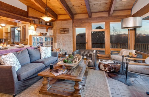 Wilson House | Abode at Swinging Bridge | Amazing value! Expansive outdoor areas!
