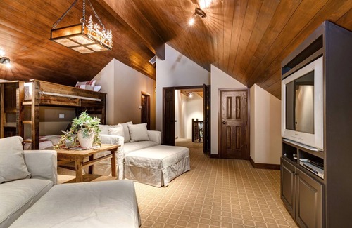 Moose Wilson Road House | Abode in the Pines | Luxury Experience with All the Amenities, Great Location |