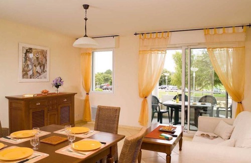 L'Aiguillon-sur-Vie House | Abordable! Maison rustique et cosy avec terrasse | Golf!