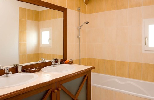 L'Aiguillon-sur-Vie House | Abordable! Maison rustique et cosy avec terrasse | Golf!