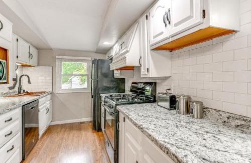 Lansing Apartment | about 2 Mi to Downtown Bright Apt in Lansing!