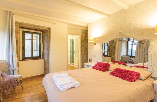 Cerdedo House | About 20 kilometers from the Ría de Pontevedra, this stone vacation home has been restored to offer
