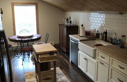 Highlands Apartment | Above a Wine Shoppe.Downtown Highlands!