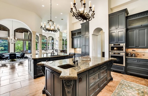 Rio Robles House | Above Autograph I New Remodel | Lakefront Lake Austin | Pool&Spa | Theater