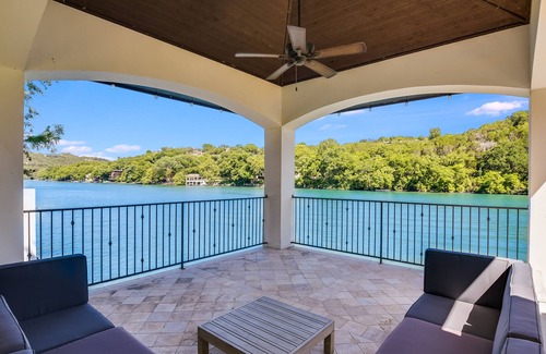 Rio Robles House | Above Autograph I New Remodel | Lakefront Lake Austin | Pool&Spa | Theater