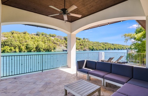 Rio Robles House | Above Autograph I New Remodel | Lakefront Lake Austin | Pool&Spa | Theater