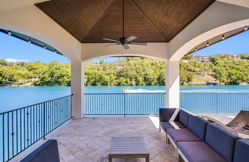 Rio Robles House | Above Autograph I New Remodel | Lakefront Lake Austin | Pool&Spa | Theater
