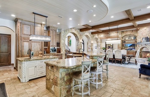 Lower Basin Lake Travis House | Above Casa TranquilityI Lake Austin I Pool&Spa l PickleBall I Family Fun