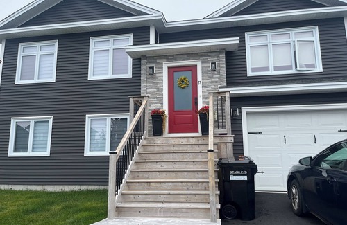 Terra Nova Apartment | Above ground apartment ,just a 10 minute drive to historic downtown St.Johns🌊🍻