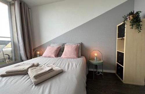 Quartier de la Maison-Blanche Apartment | Above Paris Eiffel Tower view Balcony