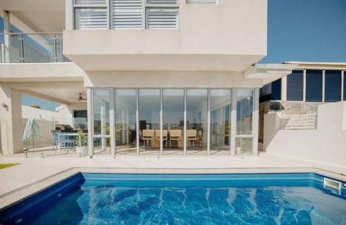 Mullaloo House | Above The Clouds by St Nicholas