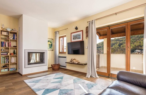 Rukavac House | Above the Kvarner Bay, away from the city noise, is this semi-detached house.