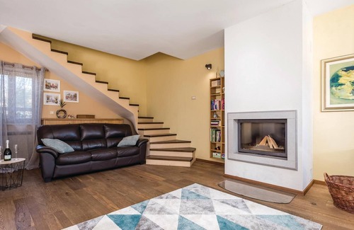 Rukavac House | Above the Kvarner Bay, away from the city noise, is this semi-detached house.