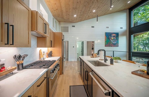 Broken Bow Cabin | Above the Pines | Stunning Views, Hot Tub, Game Room, Firepit & Pet Friendly Carter Mountain Escape