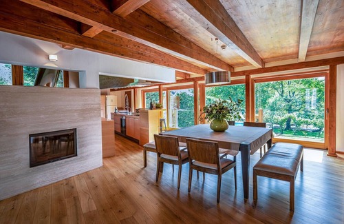 Abrahamhegy Villa | ÁbraHome: Elegant lake hideaway