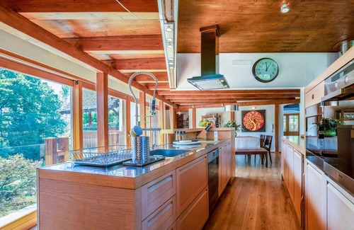 Abrahamhegy Villa | ÁbraHome: Elegant lake hideaway