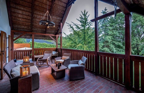 Abrahamhegy Villa | ÁbraHome: Elegant lake hideaway