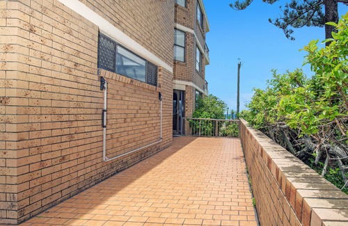 Bilinga Apartment | Absolute Beach Front Apartment