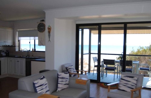 Semaphore Park Apartment | Absolute beachfront 2 bedroom upstairs unit SAndy Feet 🦶 3