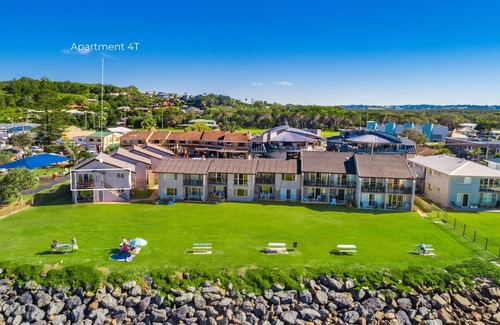North Creek Apartment | Absolute Beachfront Apartment 4T