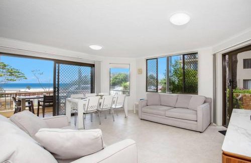 Bilinga Apartment | Absolute beachfront apartment!