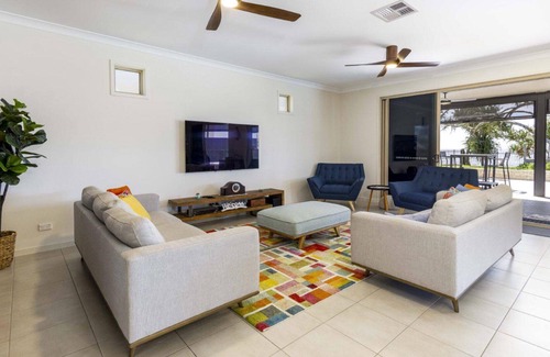 Beachmere House | Absolute Beachfront Holiday House