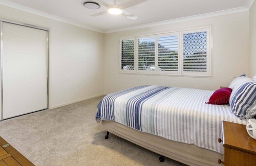Beachmere House | Absolute Beachfront Holiday House