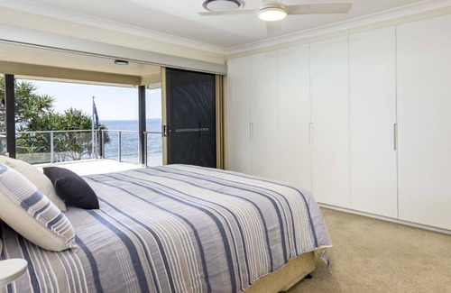 Beachmere House | Absolute Beachfront Holiday House