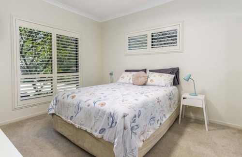 Beachmere House | Absolute Beachfront Holiday House
