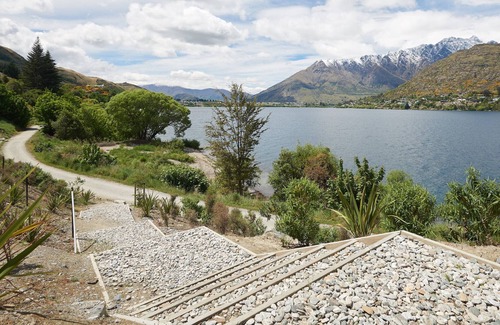 Queenstown Cottage | ABSOLUTE LAKEFRONT - QUEENSTOWN APARTMENT in Queenstown
