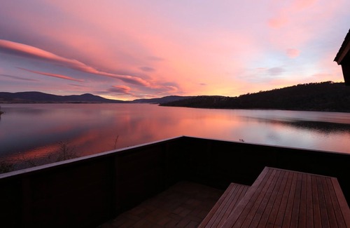 Jindabyne Apartment | Absolute lakefront, stunning position right in Jindabyne
