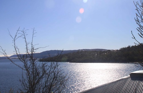 Jindabyne Apartment | Absolute lakefront, stunning position right in Jindabyne