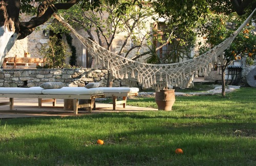 Adele Villa | Absolute privacy in a large space full of nature with a swimming pool.