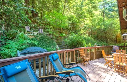 Guerneville House | Absolute Zen! Redwoods! BBQ Grill! Fast WiFi! Ping Pong! Dog Friendly!
