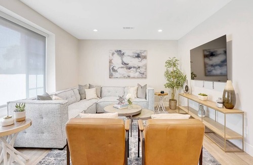 Fullerton House | Absolutely Stunning Remodeled Home 4mi to Disney
