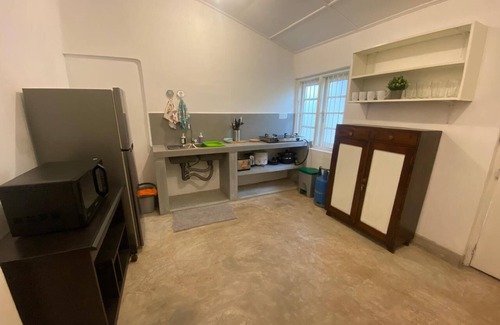 Wellawatta North House | AC Home in Wellawatta Colombo 06 - 2AC Bedrooms & Servant/Guest room