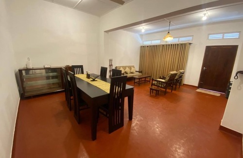 Wellawatta North House | AC Home in Wellawatta Colombo 06 - 2AC Bedrooms & Servant/Guest room