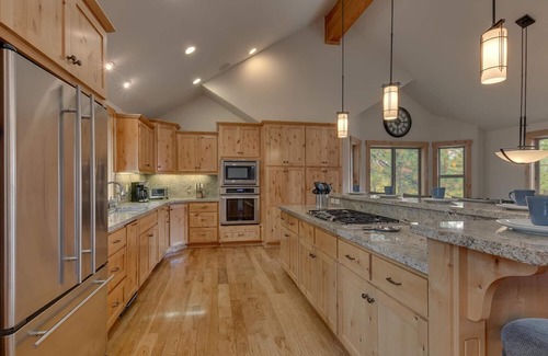 Montgomery Estates House | AC, Slot Machine, Skeeball, Bubble Hockey, Shuffleboard, Spa, +Meadow Views – Meadow View Estate