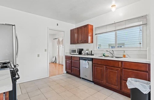 Dimond House | AC! Work team! Family! Nice2 house=2b1b + studio washer dryer! parking! 1price