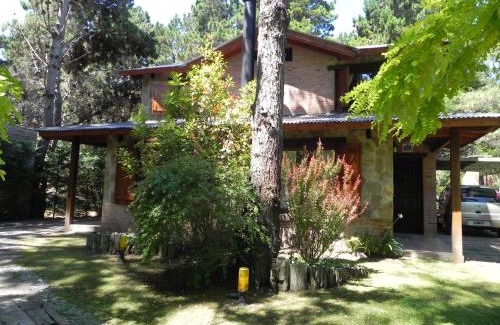 Costa del Este House | Acacias Blancas