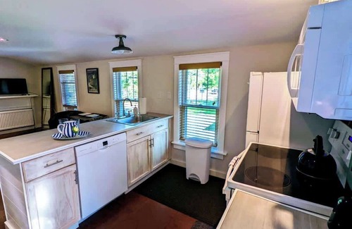 Southwest Harbor Apartment | Acadia Park Suites #2, SW Harbor, close to Hiking and Bar Harbor