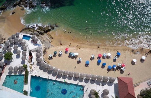 Costera Acapulco Apartment | Acapulco Beachfront Studio Condo, Fabulous View!