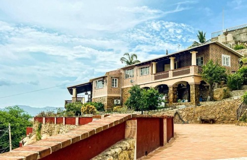 Las Playas House | Acapulco Ocean view 5 room 15 pp house. AC, pool .5 m beach Caleta.