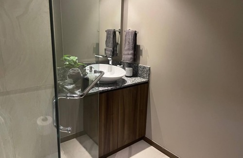 Acapulco Apartment | Acapulco Refuge: Elegant Apartment with Access to Pool and Beach