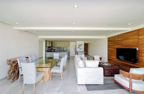 Playa Diamante Apartment | ACAPULCO RESIDENCES WITH GOLF VIEWS