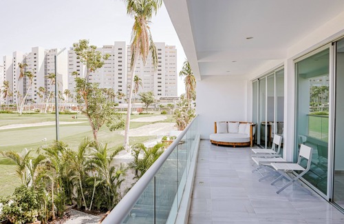 Playa Diamante Apartment | ACAPULCO RESIDENCES WITH GOLF VIEWS