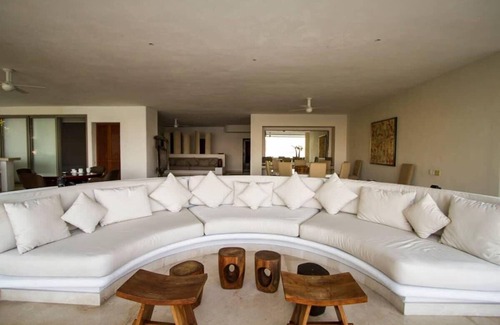 Playa Guitarron Condo | Acapulco's luxury condo with breathtaking views