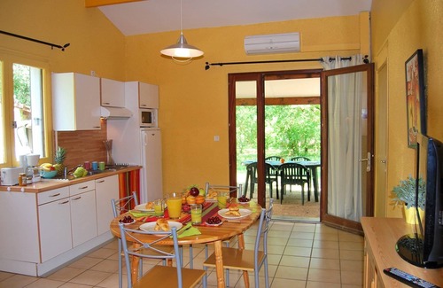 Gramat Cabin | Accès Piscine, Fitness, Sauna ! Maisonnette Climatisée avec Terrasse