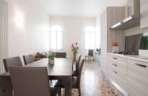 Dorsoduro Apartment | Accademia Charm 2.2 by Wonderful Italy